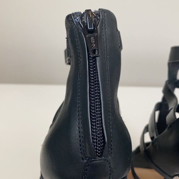 Badgley Mischka Black Strappy Sandals Size 5.5 - Picture 6 of 15